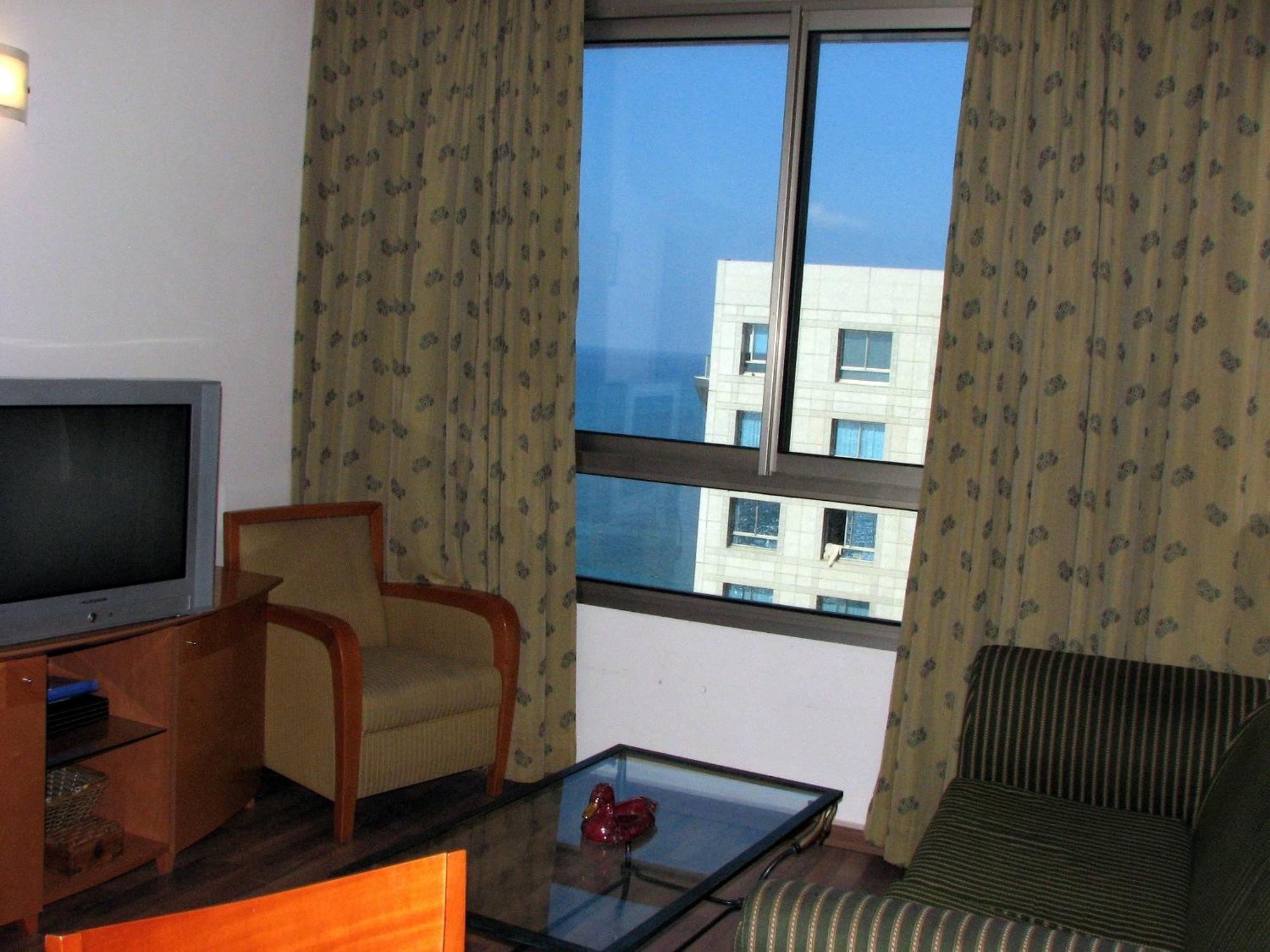 Apartments On The Beach Haifa Exterior foto